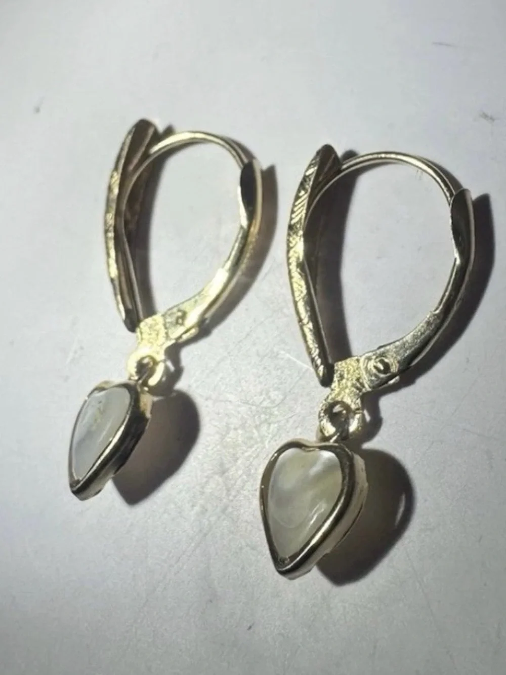 14K Yellow Gold 585 Heart Dangle Earrings White Mother of Pearl 1.11g